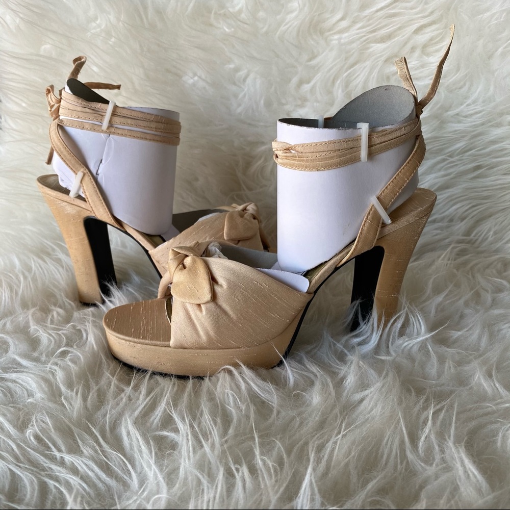 Chinese Laundry cream lace-up heels sandals NIB - Picture 11 of 16